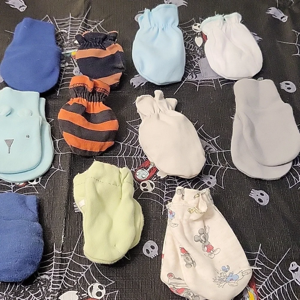11 pairs mittens